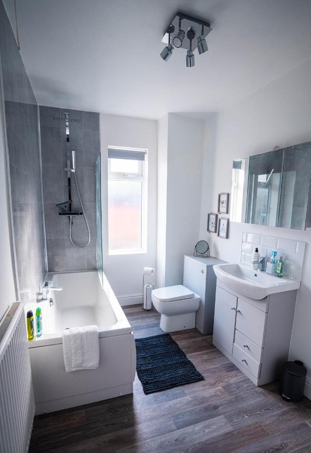 Comfortable House In Nuneaton Sleeps5 Free Parking Good Amenites Exterior photo